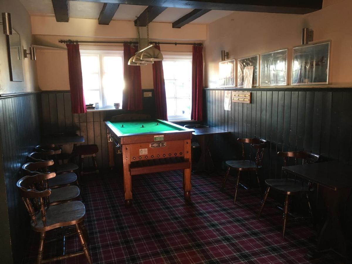 The White Hart Pub And Rooms Кранли Экстерьер фото